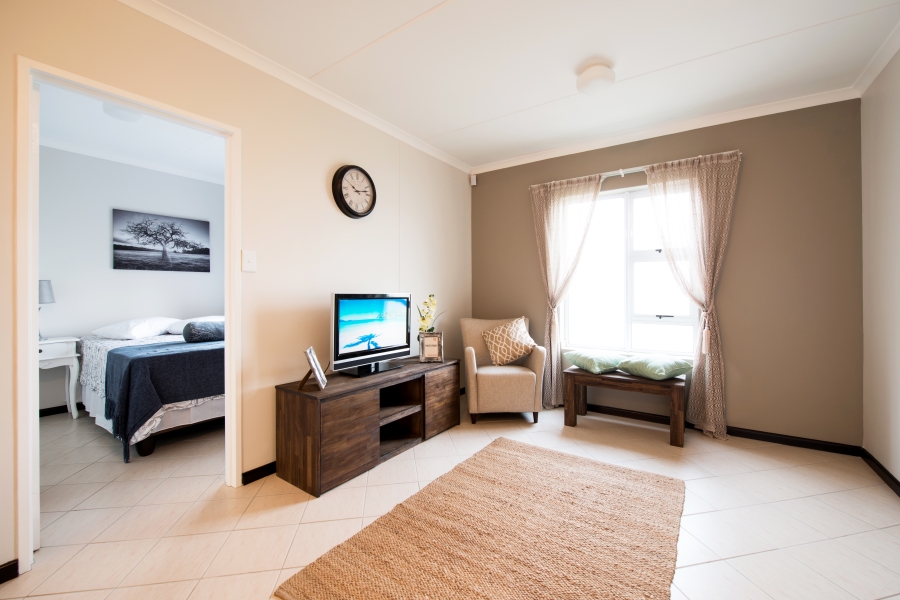 To Let 2 Bedroom Property for Rent in Buh Rein Estate Western Cape